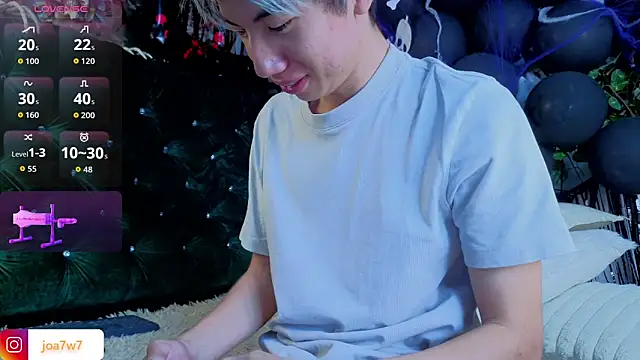 Snapshot of Levii_Ackermann chatting on October 29, 1:46 pm Levii Ackermann online show from October 29, 1:46 pm