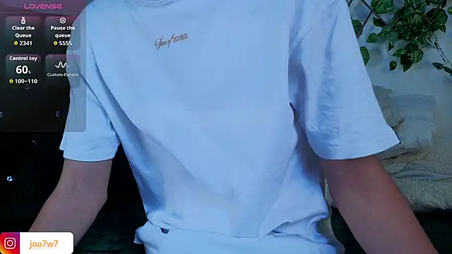 Snapshot of Levii_Ackermann chatting on November 5, 2:50 pm Levii Ackermann online show from November 5, 2:50 pm