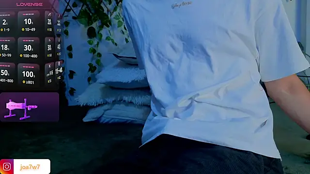 Snapshot of Levii_Ackermann chatting on November 6, 3:07 am Levii Ackermann online show from November 6, 3:07 am