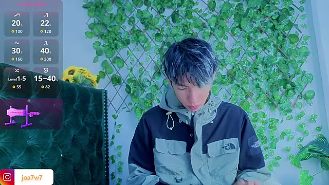 Snapshot of Levii_Ackermann chatting on November 27, 1:57 pm Levii Ackermann online show from November 27, 1:57 pm