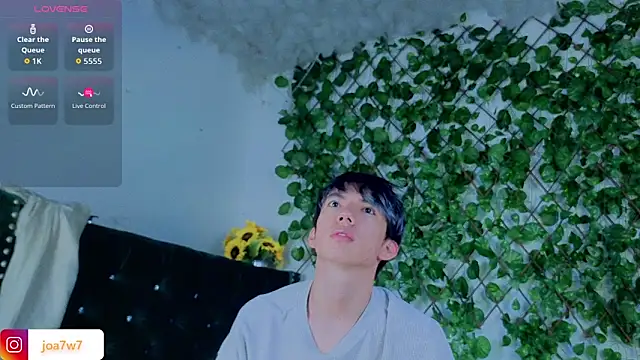 Snapshot of Levii_Ackermann chatting on December 2, 2:34 pm Levii Ackermann online show from December 2, 2:34 pm