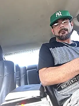 Snapshot of Zander823 chatting on February 9, 7:18 pm Zander823 online show from February 9, 7:18 pm