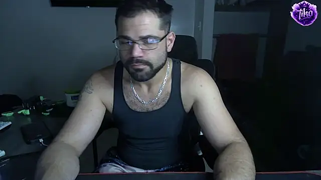 Zander823 online show from March 31, 3:30 am