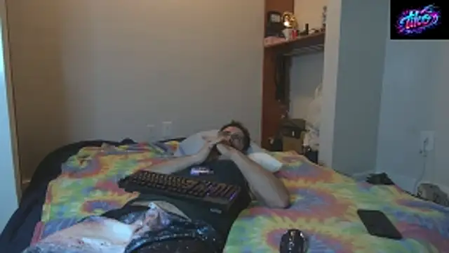 Zander823 online show from April 16, 9:32 am