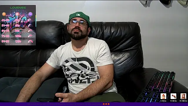 Snapshot of Zander823 chatting on June 3, 6:35 pm Zander823 online show from June 3, 6:35 pm