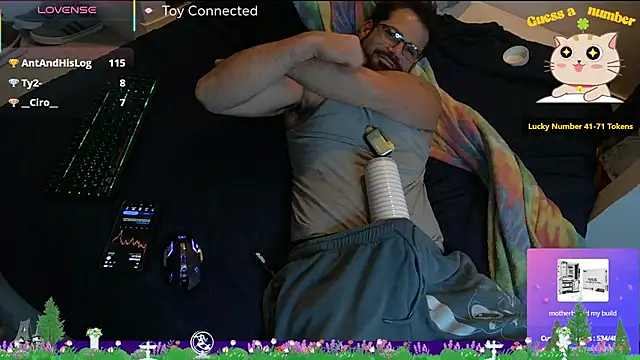 Snapshot of Zander823 chatting on June 6, 8:30 am Zander823 online show from June 6, 8:30 am