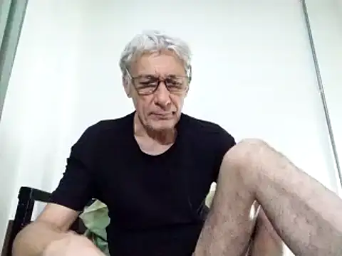 Snapshot of BIGUNCUTHARDCOCK chatting on March 12, 1:25 am BIGUNCUTHARDCOCK online show from March 12, 1:25 am