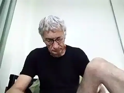 Snapshot of BIGUNCUTHARDCOCK chatting on March 15, 12:47 am BIGUNCUTHARDCOCK online show from March 15, 12:47 am