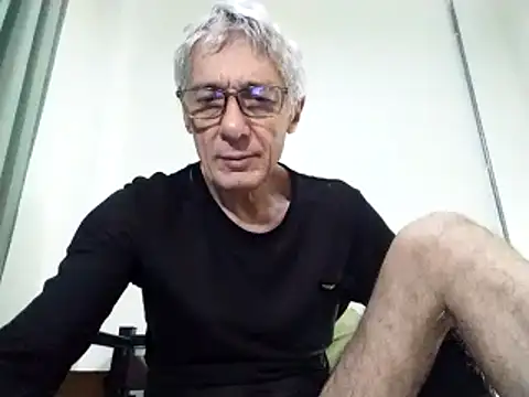 Snapshot of BIGUNCUTHARDCOCK chatting on March 16, 12:45 am BIGUNCUTHARDCOCK online show from March 16, 12:45 am