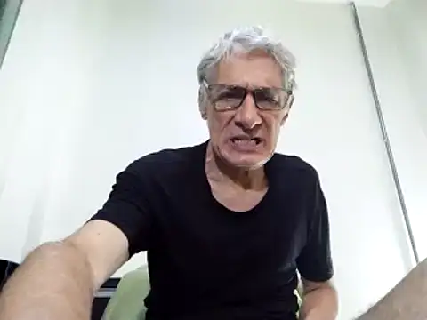 Snapshot of BIGUNCUTHARDCOCK chatting on March 17, 4:19 am BIGUNCUTHARDCOCK online show from March 17, 4:19 am