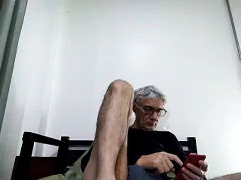 Snapshot of BIGUNCUTHARDCOCK chatting on March 18, 1:00 am BIGUNCUTHARDCOCK online show from March 18, 1:00 am