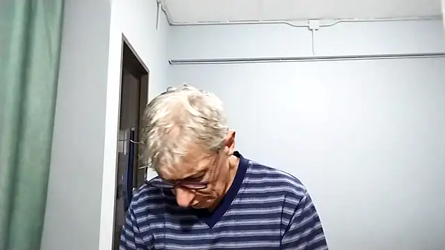 Snapshot of BIGUNCUTHARDCOCK chatting on September 16, 12:11 am BIGUNCUTHARDCOCK online show from September 16, 12:11 am