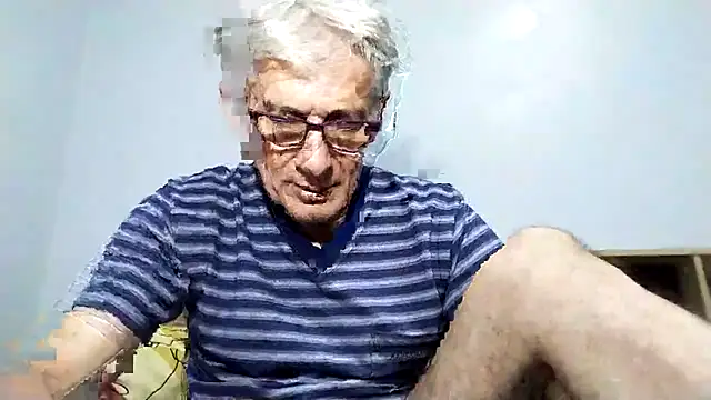 Snapshot of BIGUNCUTHARDCOCK chatting on September 25, 1:04 pm BIGUNCUTHARDCOCK online show from September 25, 1:04 pm