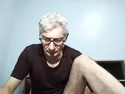 Snapshot of BIGUNCUTHARDCOCK chatting on September 29, 2:06 am BIGUNCUTHARDCOCK online show from September 29, 2:06 am