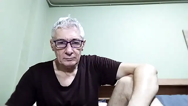 Snapshot of BIGUNCUTHARDCOCK chatting on October 7, 2:09 am BIGUNCUTHARDCOCK online show from October 7, 2:09 am