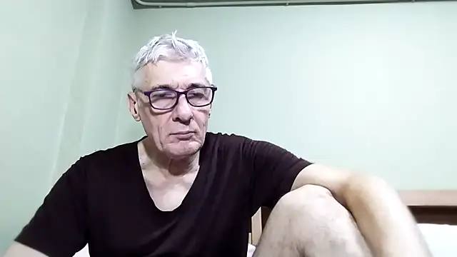 Snapshot of BIGUNCUTHARDCOCK chatting on October 12, 12:53 am BIGUNCUTHARDCOCK online show from October 12, 12:53 am