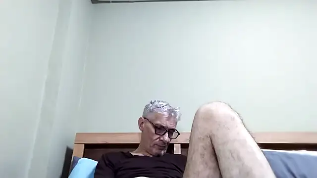 Snapshot of BIGUNCUTHARDCOCK chatting on October 20, 1:55 pm BIGUNCUTHARDCOCK online show from October 20, 1:55 pm