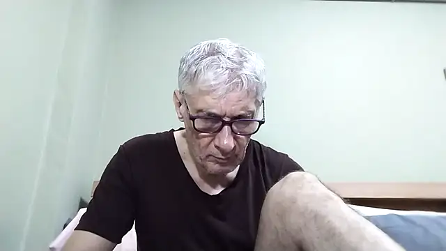 Snapshot of BIGUNCUTHARDCOCK chatting on November 2, 1:41 am BIGUNCUTHARDCOCK online show from November 2, 1:41 am