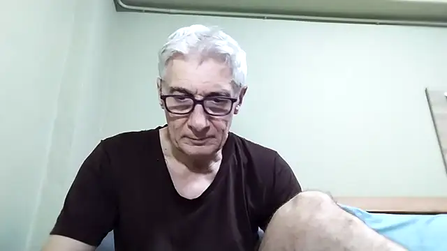 Snapshot of BIGUNCUTHARDCOCK chatting on November 5, 1:27 am BIGUNCUTHARDCOCK online show from November 5, 1:27 am