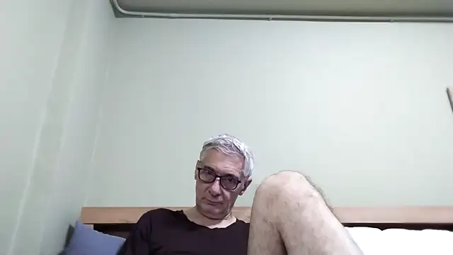 Snapshot of BIGUNCUTHARDCOCK chatting on November 7, 1:05 am BIGUNCUTHARDCOCK online show from November 7, 1:05 am