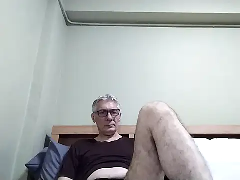 Snapshot of BIGUNCUTHARDCOCK chatting on November 7, 1:33 pm BIGUNCUTHARDCOCK online show from November 7, 1:33 pm