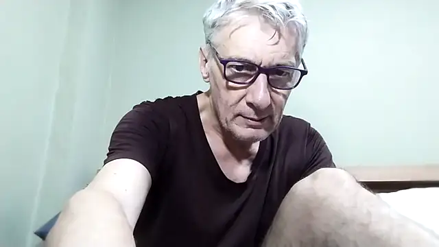 Snapshot of BIGUNCUTHARDCOCK chatting on November 18, 11:48 pm BIGUNCUTHARDCOCK online show from November 18, 11:48 pm