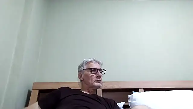 Snapshot of BIGUNCUTHARDCOCK chatting on November 20, 12:05 pm BIGUNCUTHARDCOCK online show from November 20, 12:05 pm