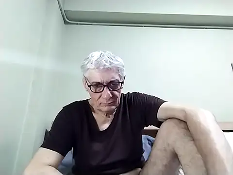 Snapshot of BIGUNCUTHARDCOCK chatting on November 22, 1:43 pm BIGUNCUTHARDCOCK online show from November 22, 1:43 pm