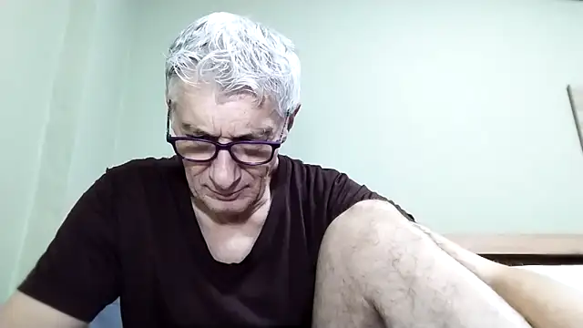 Snapshot of BIGUNCUTHARDCOCK chatting on November 24, 2:00 am BIGUNCUTHARDCOCK online show from November 24, 2:00 am