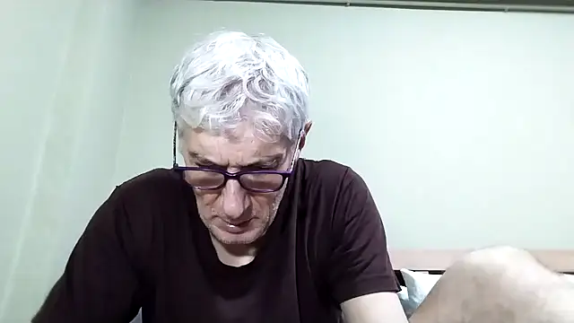 Snapshot of BIGUNCUTHARDCOCK chatting on November 25, 5:07 am BIGUNCUTHARDCOCK online show from November 25, 5:07 am