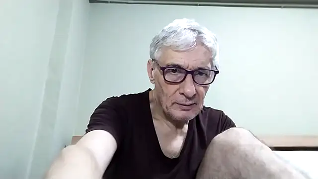 Snapshot of BIGUNCUTHARDCOCK chatting on November 26, 1:23 pm BIGUNCUTHARDCOCK online show from November 26, 1:23 pm