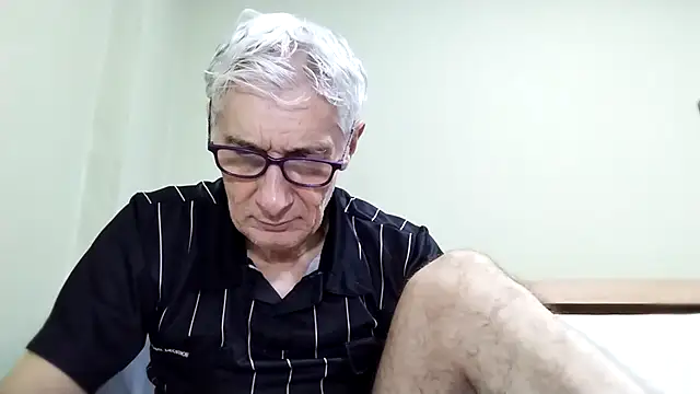 Snapshot of BIGUNCUTHARDCOCK chatting on December 1, 2:05 am BIGUNCUTHARDCOCK online show from December 1, 2:05 am