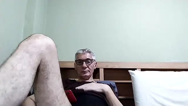 Snapshot of BIGUNCUTHARDCOCK chatting on December 3, 12:36 pm BIGUNCUTHARDCOCK online show from December 3, 12:36 pm