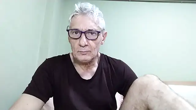 Snapshot of BIGUNCUTHARDCOCK chatting on December 18, 1:22 am BIGUNCUTHARDCOCK online show from December 18, 1:22 am