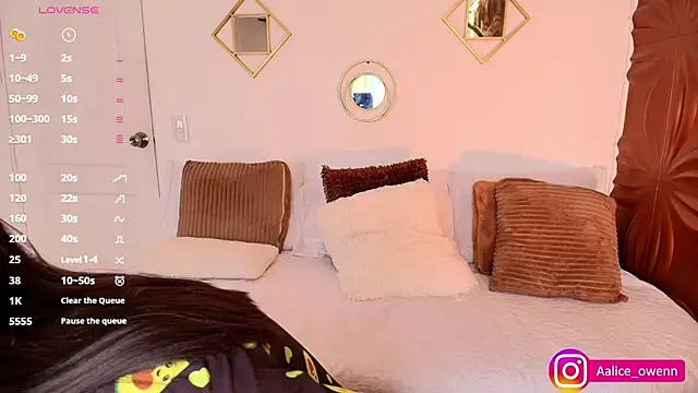 Snapshot of Aliceowenn chatting on March 12, 9:03 pm Aliceowenn online show from March 12, 9:03 pm