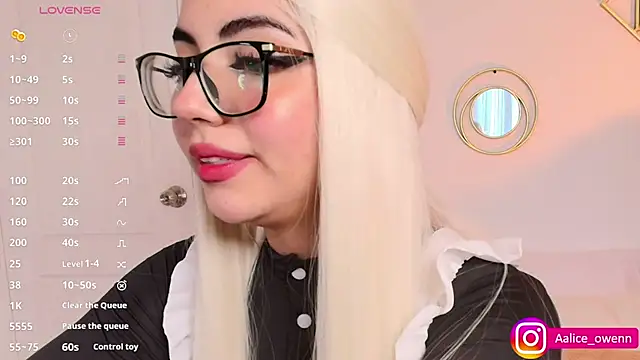 Snapshot of Aliceowenn chatting on March 15, 9:05 pm Aliceowenn online show from March 15, 9:05 pm