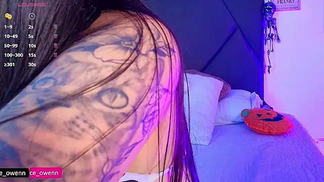 Snapshot of Aliceowenn chatting on November 1, 9:06 pm Aliceowenn online show from November 1, 9:06 pm