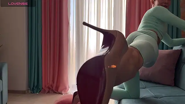 UrGoddessJenny online show from December 20, 8:54 am