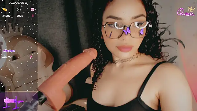 Snapshot of Queen_Deepthroat chatting on July 21, 12:13 am Queen Deepthroat online show from July 21, 12:13 am