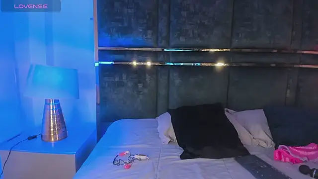 Snapshot of EmilyAllen_ chatting on February 26, 5:53 am EmilyAllen online show from February 26, 5:53 am