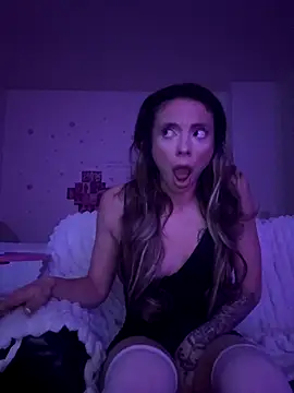 Snapshot of greedybratt chatting on November 14, 8:02 am greedybratt online show from November 14, 8:02 am