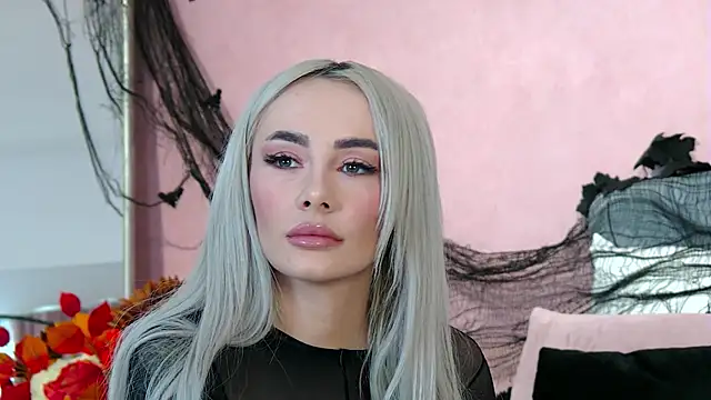 Snapshot of FrancescaMcGray chatting on November 1, 8:16 am FrancescaMcGray online show from November 1, 8:16 am