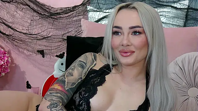 Snapshot of FrancescaMcGray chatting on November 2, 9:11 am FrancescaMcGray online show from November 2, 9:11 am