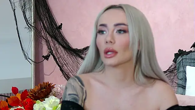 Snapshot of FrancescaMcGray chatting on November 4, 8:02 am FrancescaMcGray online show from November 4, 8:02 am