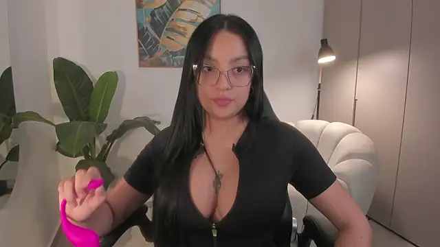 sarawinstone online show from February 4, 3:01 am