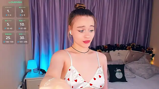 Snapshot of CedelKyngi chatting on January 13, 10:36 am CedelKyngi online show from January 13, 10:36 am