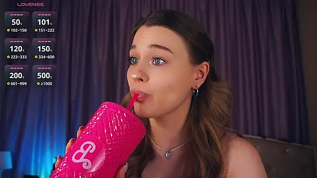 Snapshot of CedelKyngi chatting on February 26, 1:41 pm CedelKyngi online show from February 26, 1:41 pm