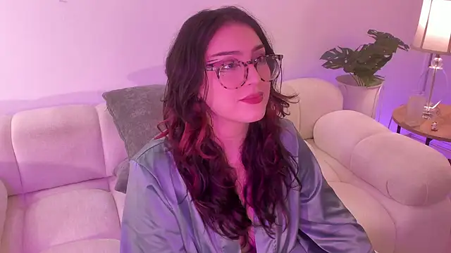 freya bella  online show from December 6, 9:10 am