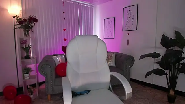 Snapshot of Aida_adams chatting on February 14, 8:48 pm Aida adams online show from February 14, 8:48 pm