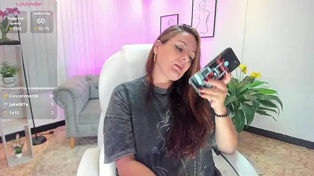 Snapshot of Aida_adams chatting on February 26, 11:59 pm Aida adams online show from February 26, 11:59 pm